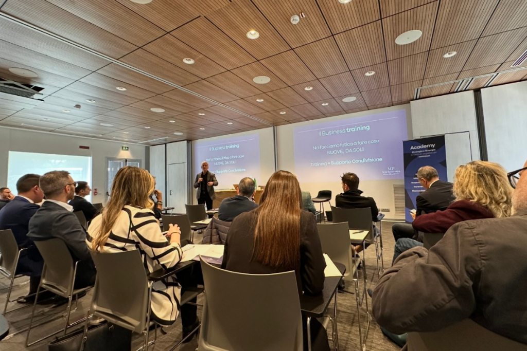 Maurizio Papa tiene un corso di formazione per PMI