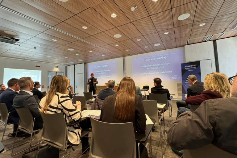 Maurizio Papa tiene un corso di formazione per PMI