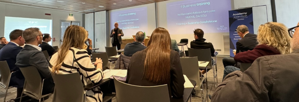 Maurizio Papa tiene un corso di formazione per PMI